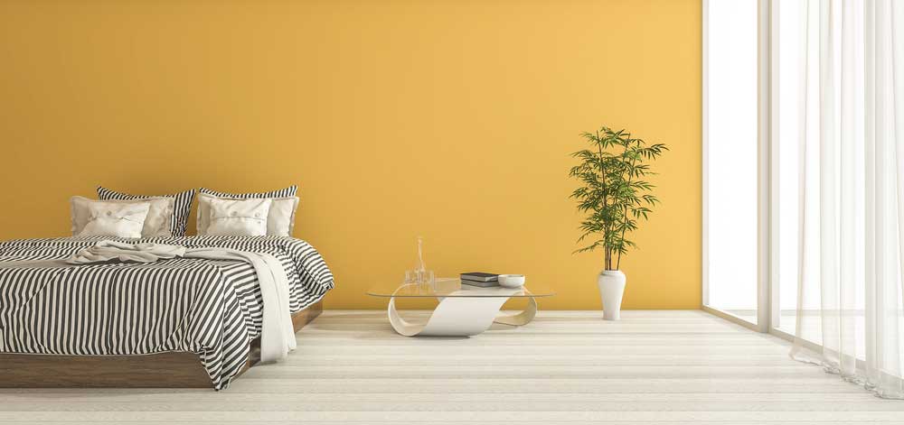 Lekker opvallend: een gele muur in de slaapkamer
