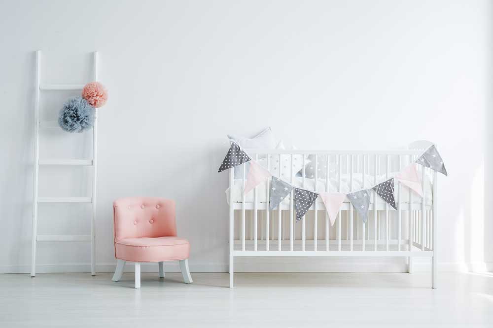 Een minimalistische look in de babykamer