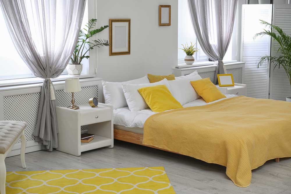 Lekker opvallend: geel beddengoed in de slaapkamer