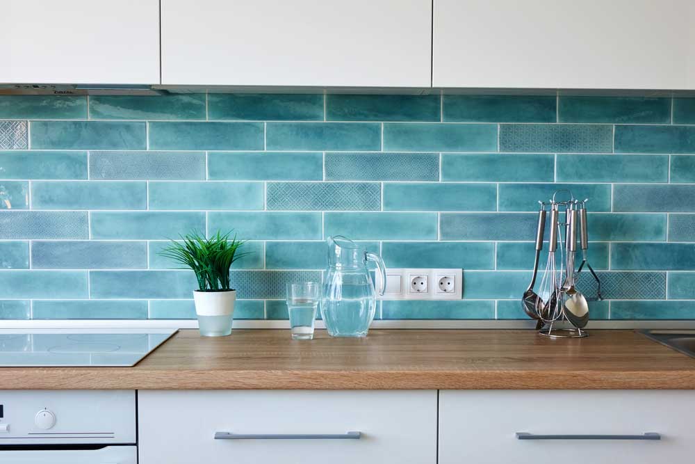 Uniek: blauwe tegels in de keuken