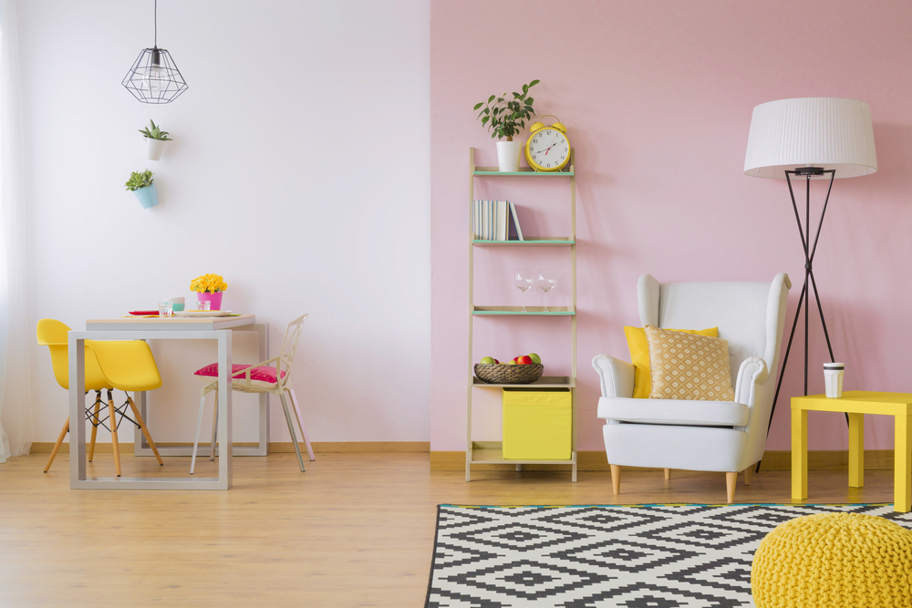 Pasteltinten in roze en geel in huis: prachtig en vrolijk