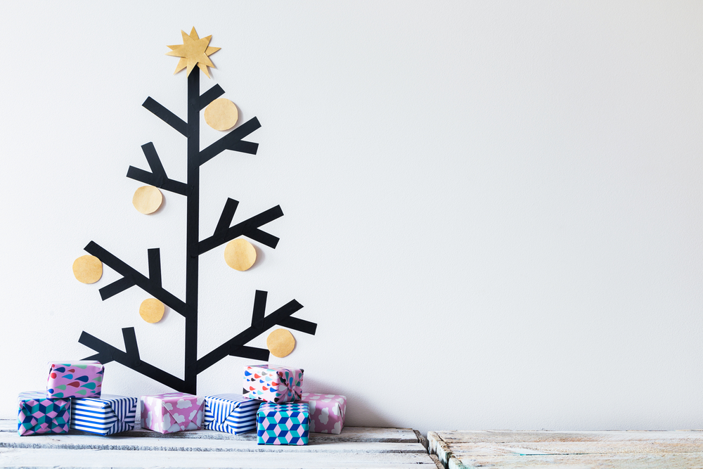 Originele kerstboom ideeën: een minimalistische kerstboom van washi tape