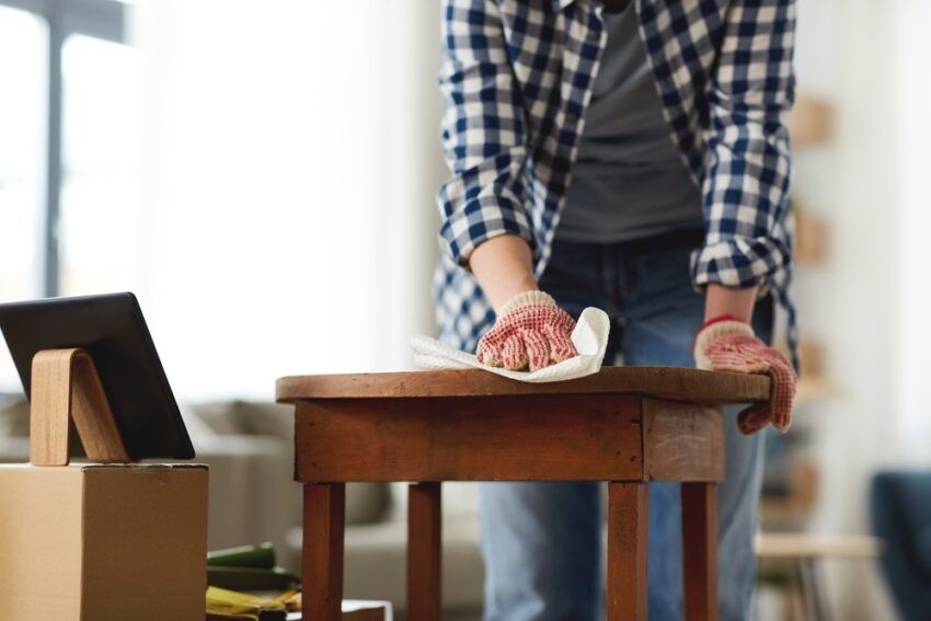 Een nieuwe draai aan oude meubels: DIY tips voor een budgetvriendelijk interieur