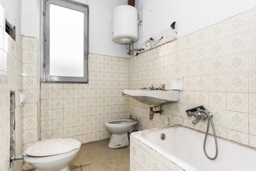 Hoe knap je een oude badkamer op?